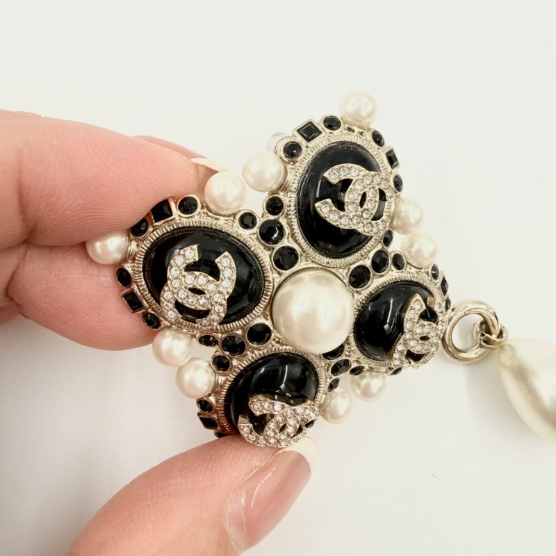 CHANEL - 黑色菱形水鑽珍珠雙C LOGO胸針-15