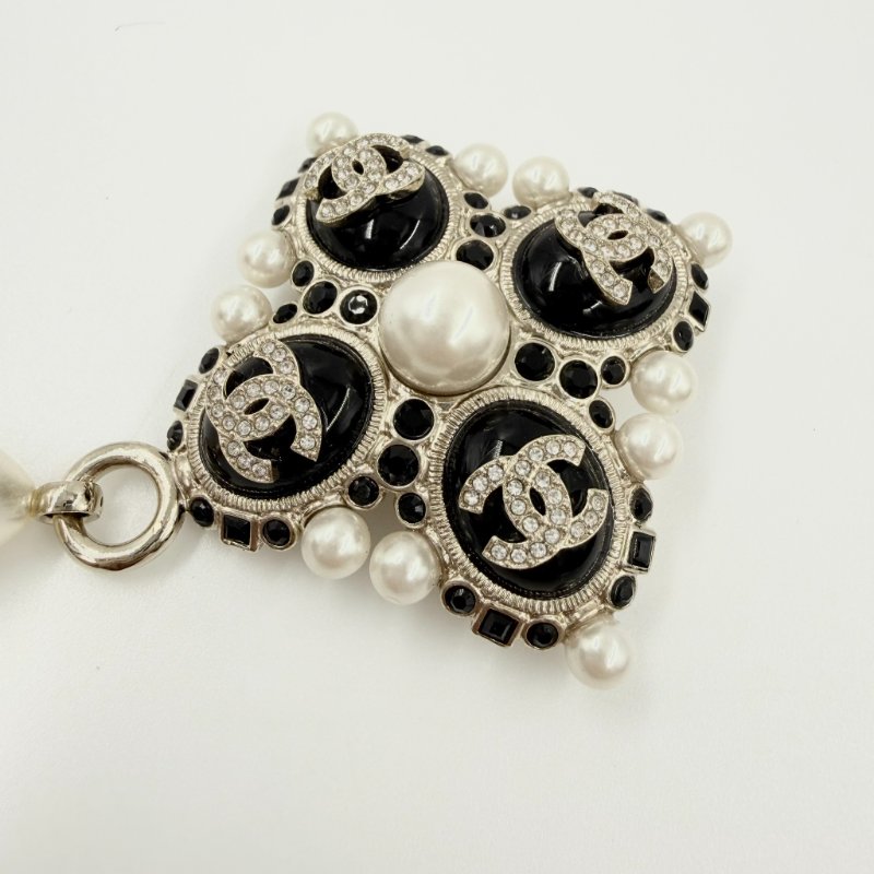 CHANEL - 黑色菱形水鑽珍珠雙C LOGO胸針-17