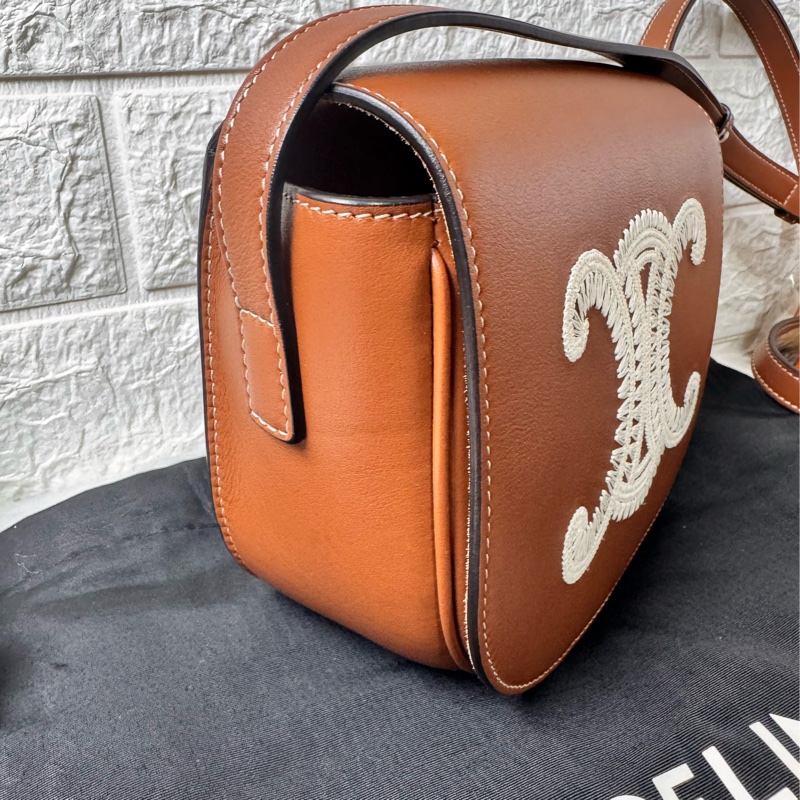 Celine Folco Cuir Triomphe 斜背包-11