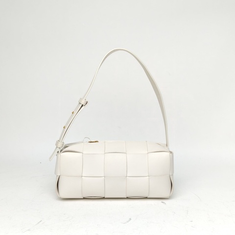 BOTTEGA VENETA CassetteBrick腋下包小號23.5白色羊皮金扣肩背包