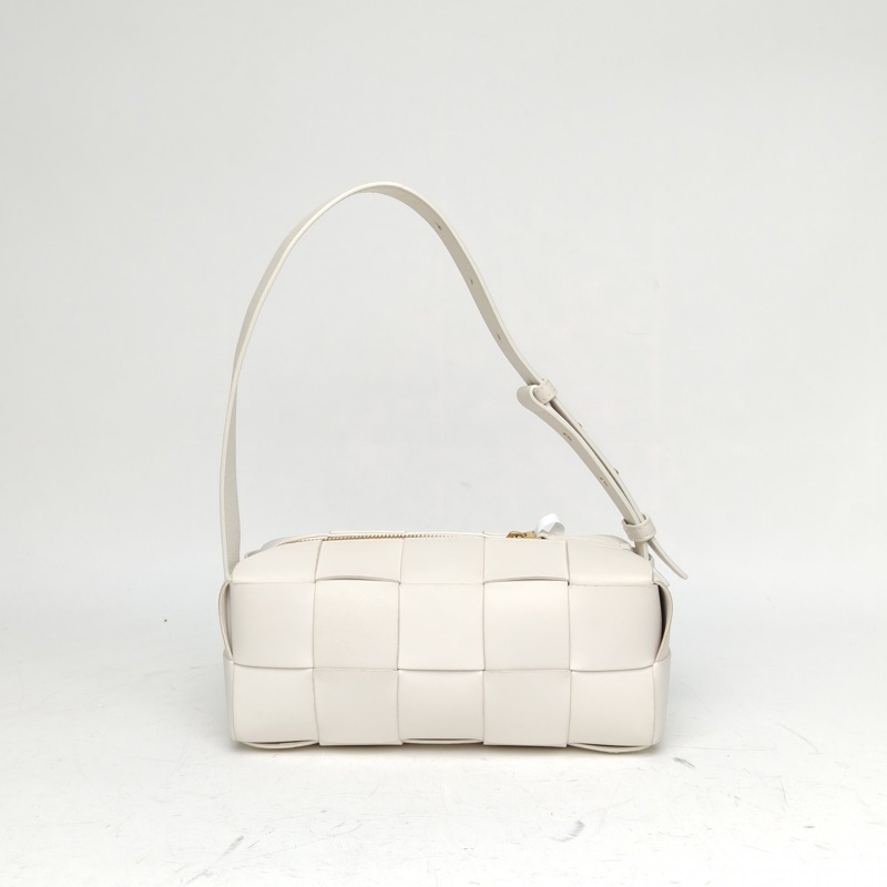 BOTTEGA VENETA CassetteBrick腋下包小號23.5白色羊皮金扣肩背包-2