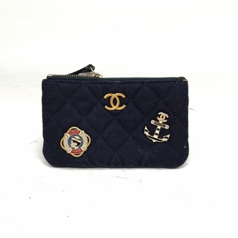 CHANEL 藍色帆布26開淺金扣徽章零錢包