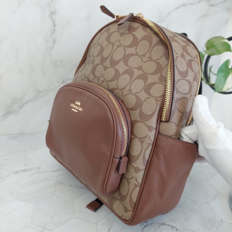 COACH 🌈現品實拍 🌈經典撞色印花LOGO 雙肩後背包.駝/咖-12
