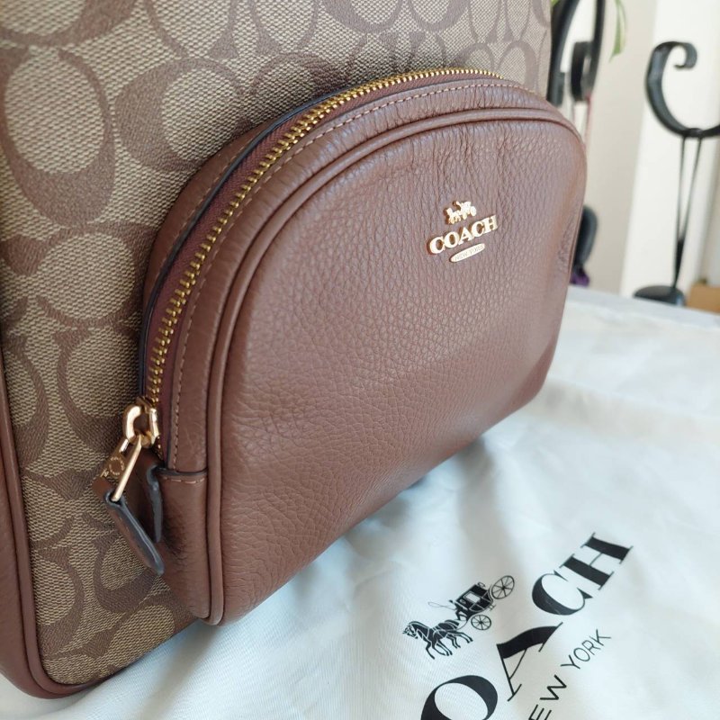 COACH 🌈現品實拍 🌈經典撞色印花LOGO 雙肩後背包.駝/咖-17
