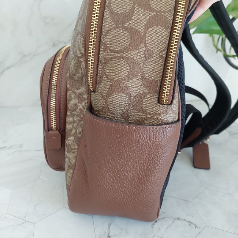 COACH 🌈現品實拍 🌈經典撞色印花LOGO 雙肩後背包.駝/咖-52