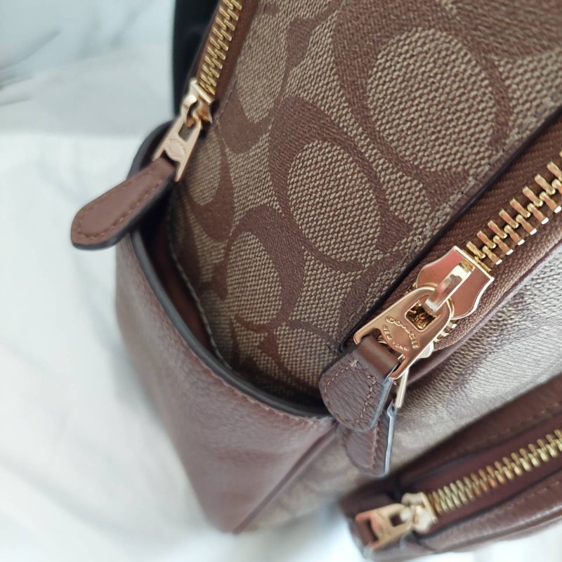 COACH 🌈現品實拍 🌈經典撞色印花LOGO 雙肩後背包.駝/咖-59