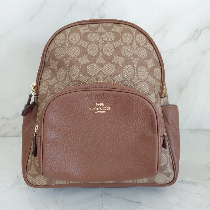 COACH 🌈現品實拍 🌈經典撞色印花LOGO 雙肩後背包.駝/咖-74
