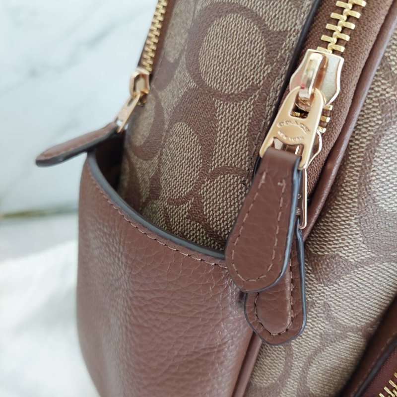 COACH 🌈現品實拍 🌈經典撞色印花LOGO 雙肩後背包.駝/咖-79