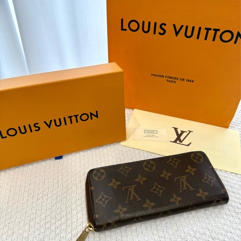 LOUIS VUITTON  經典老花拉鍊長夾（紫紅色內裡）