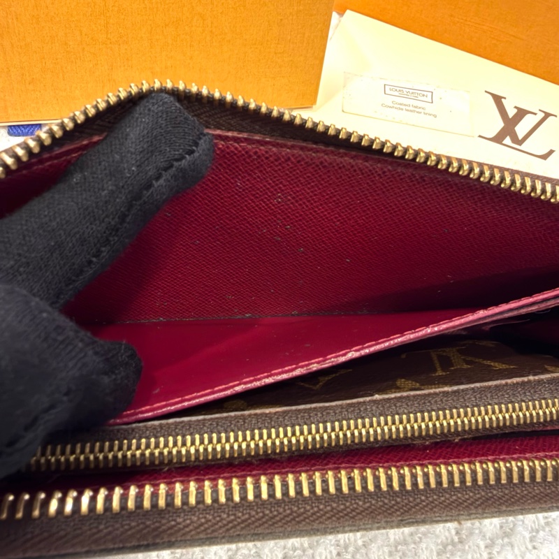 LOUIS VUITTON  經典老花拉鍊長夾（紫紅色內裡）-6