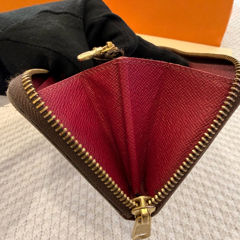 LOUIS VUITTON  經典老花拉鍊長夾（紫紅色內裡）-8