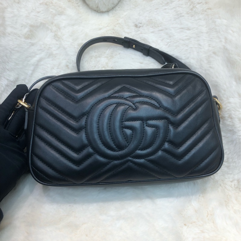 Gucci 黑金V紋相機袋 XC306-1
