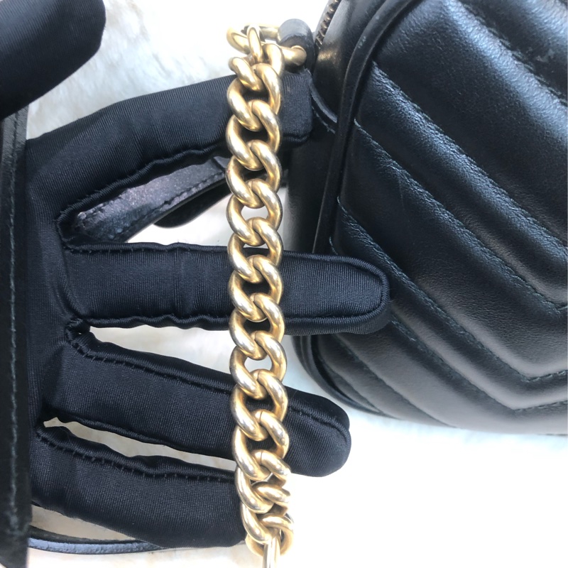 Gucci 黑金V紋相機袋 XC306-7