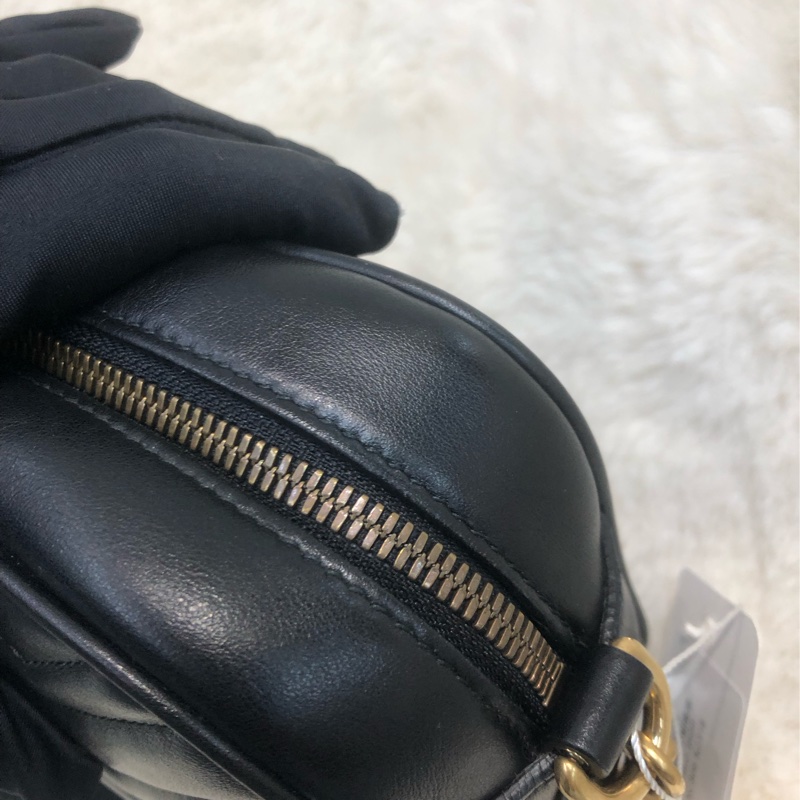 Gucci 黑金V紋相機袋 XC306-10