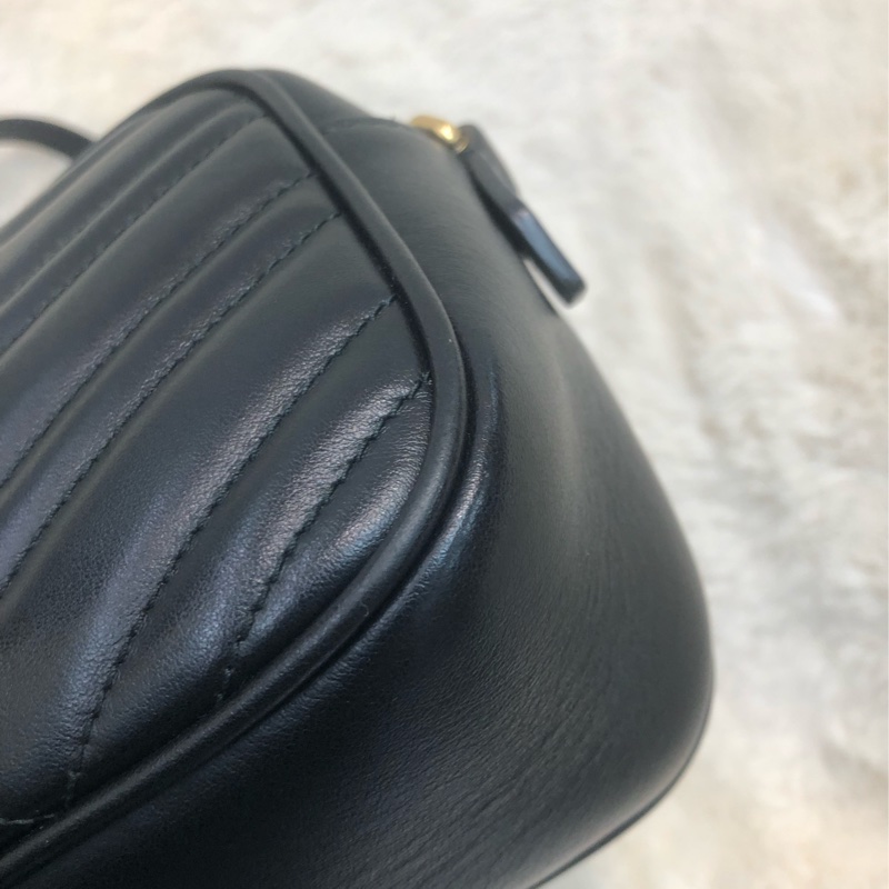 Gucci 黑金V紋相機袋 XC306-12