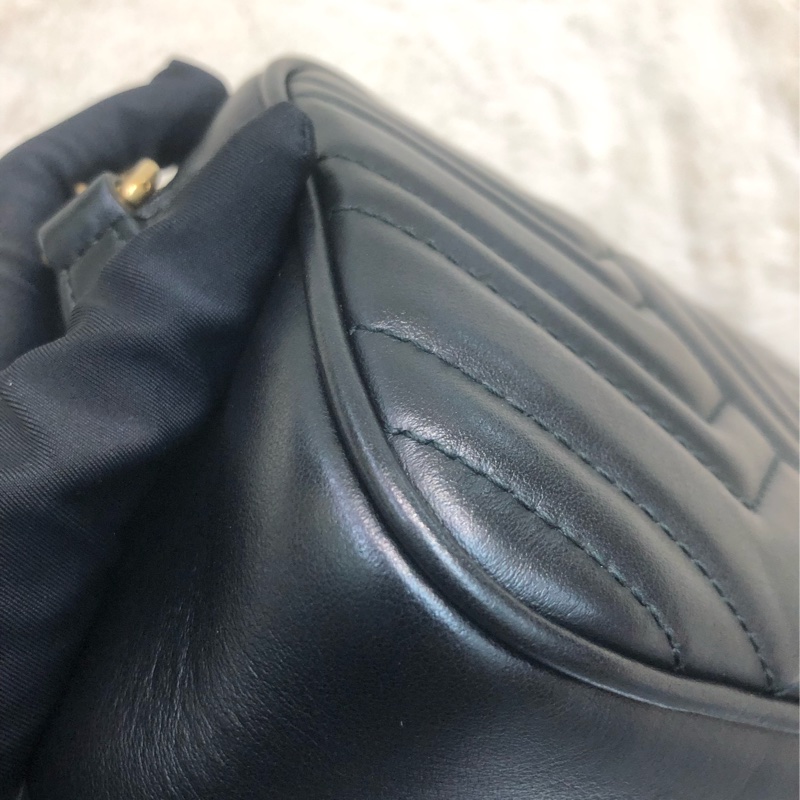 Gucci 黑金V紋相機袋 XC306-13