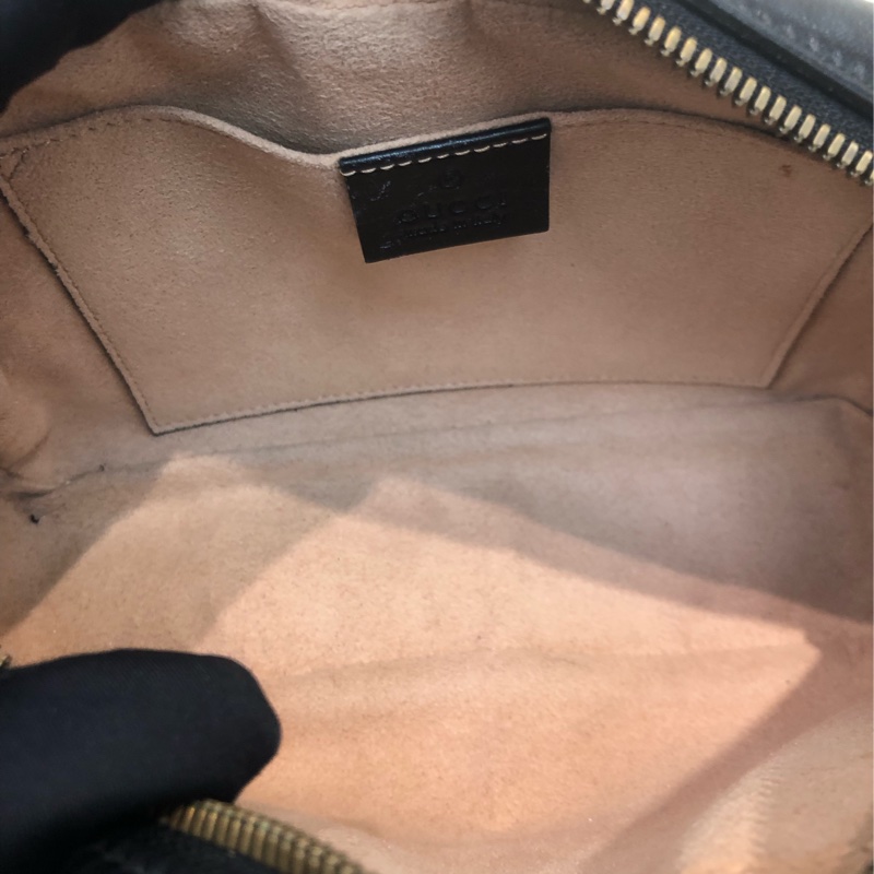 Gucci 黑金V紋相機袋 XC306-14