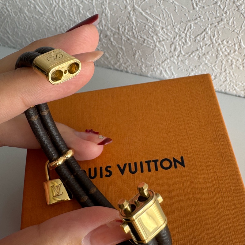 LV花紋雙圈金鎖頭手環😻😻-5