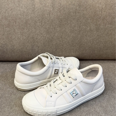 FENDI新款小白鞋