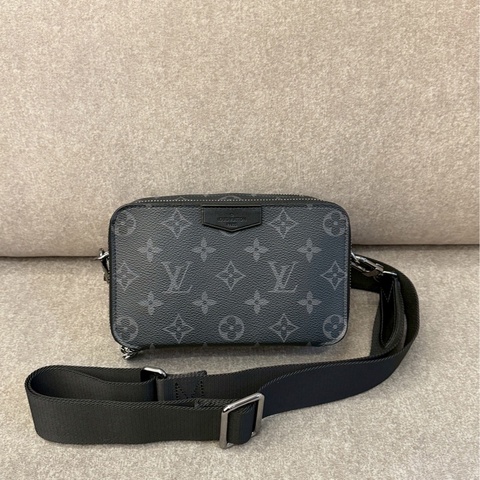 LV黑老花alpha斜背包