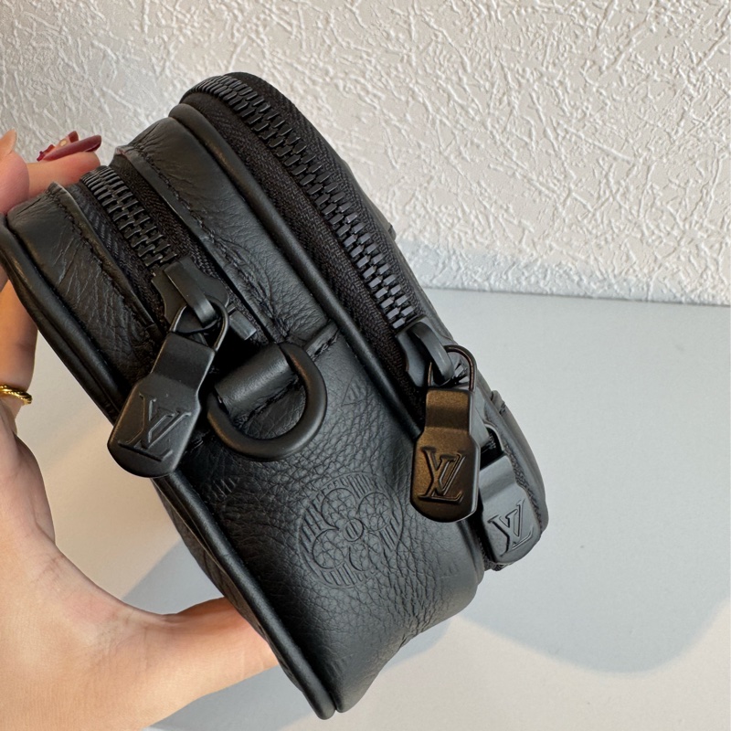 LV黑壓紋雙層相機斜背包-3