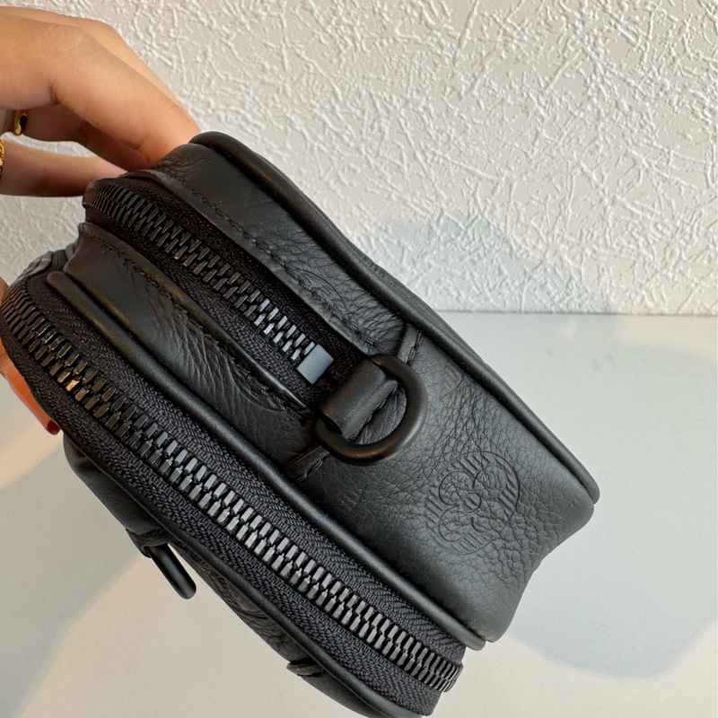 LV黑壓紋雙層相機斜背包-4