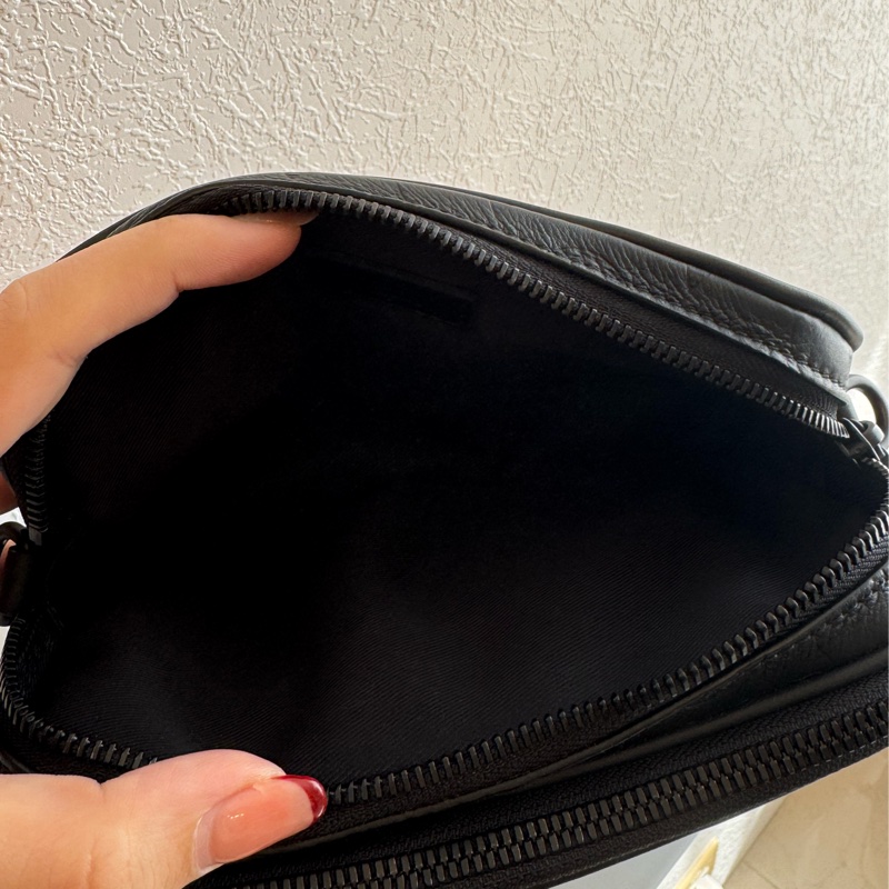 LV黑壓紋雙層相機斜背包-12