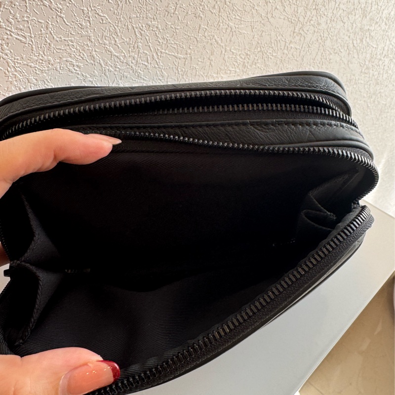 LV黑壓紋雙層相機斜背包-14