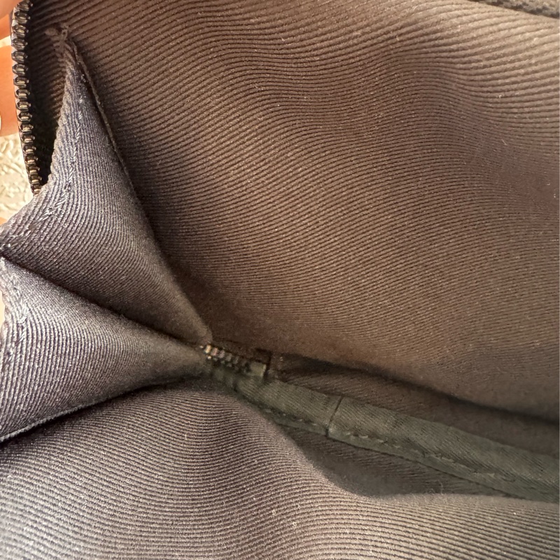 LV黑壓紋雙層相機斜背包-15