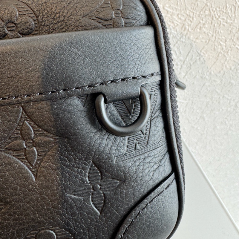 LV黑壓紋雙層相機斜背包-18