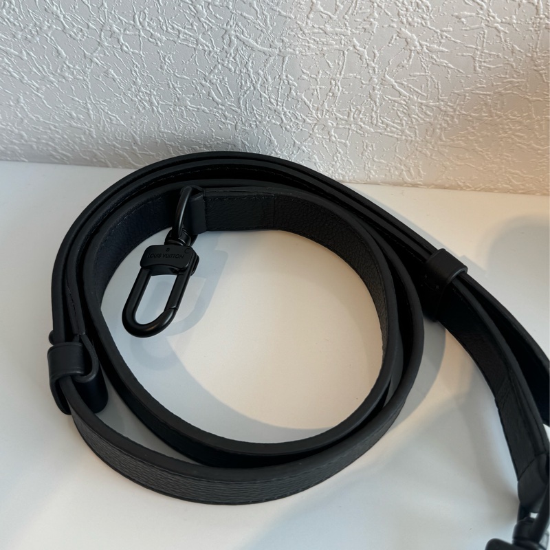 LV黑壓紋雙層相機斜背包-20