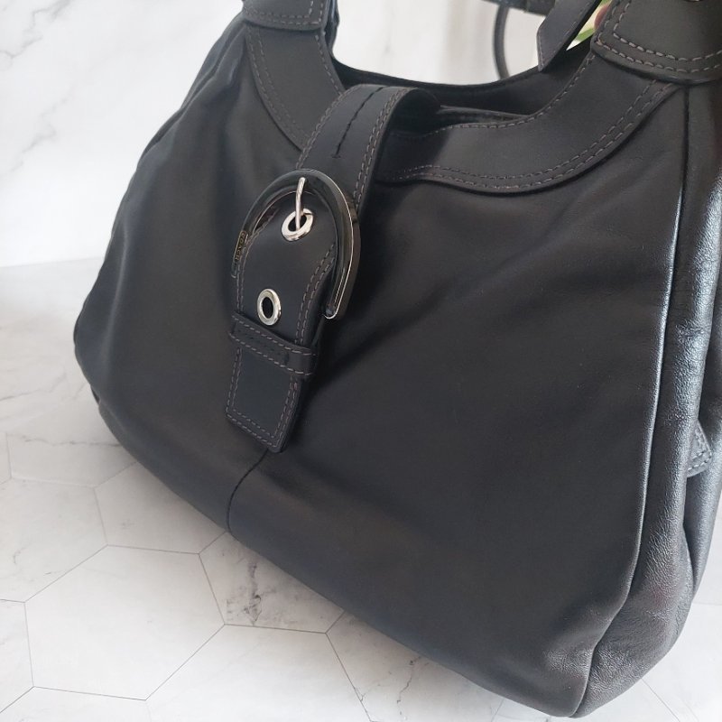 Coach 黑色牛皮肩背側背包-1