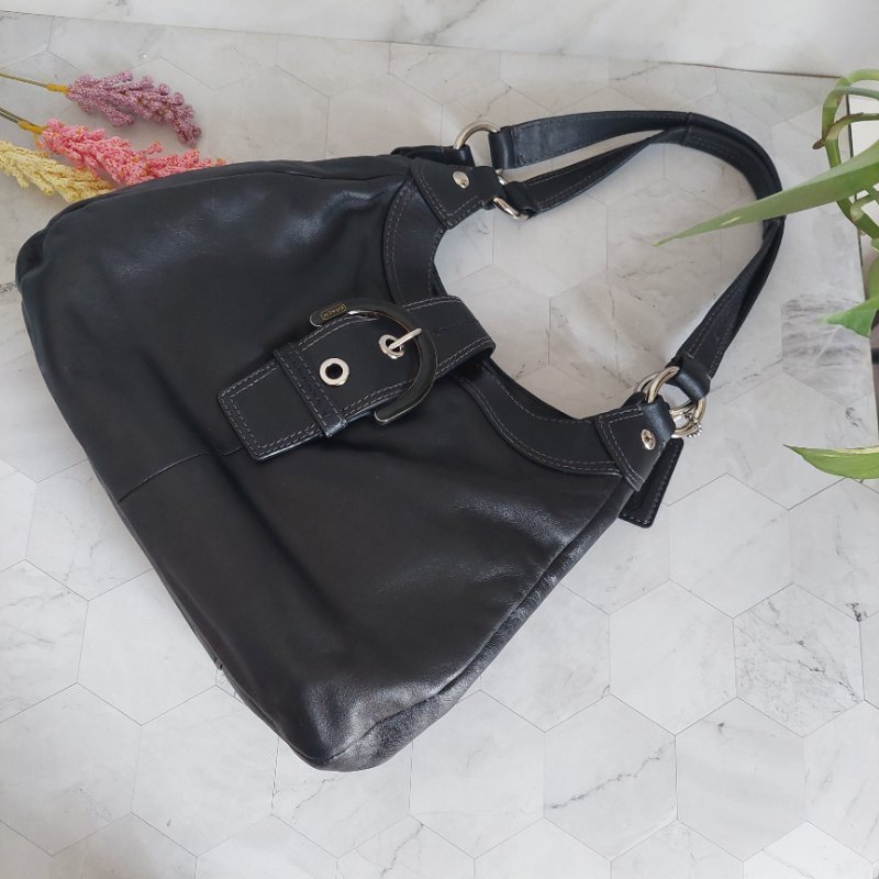 Coach 黑色牛皮肩背側背包-17