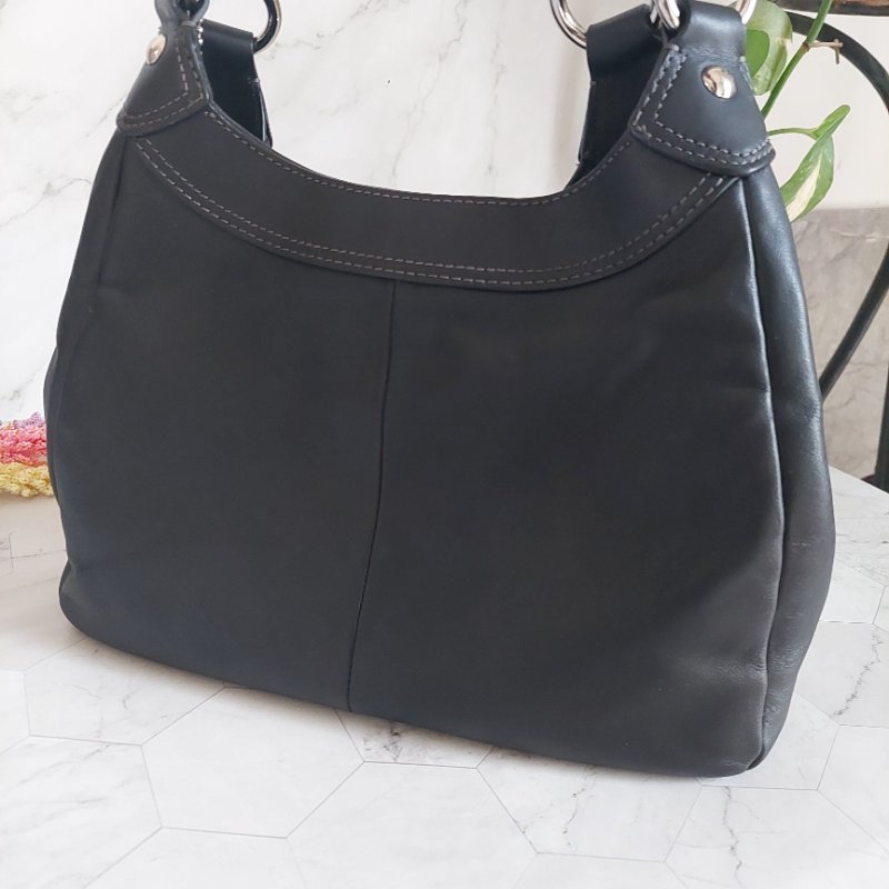 Coach 黑色牛皮肩背側背包-22