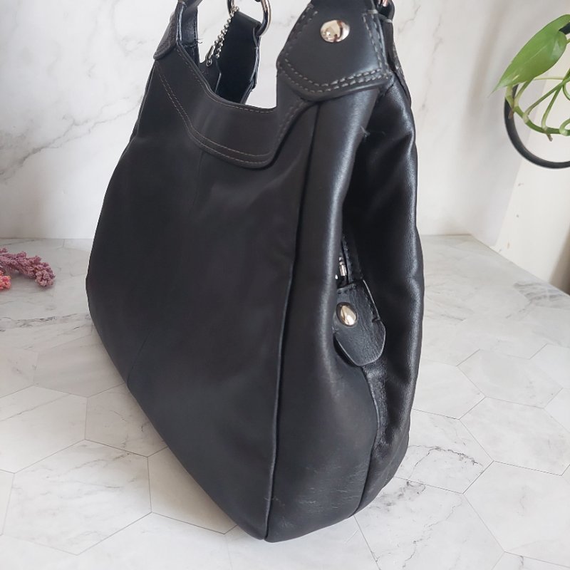 Coach 黑色牛皮肩背側背包-26