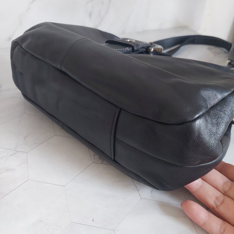 Coach 黑色牛皮肩背側背包-27