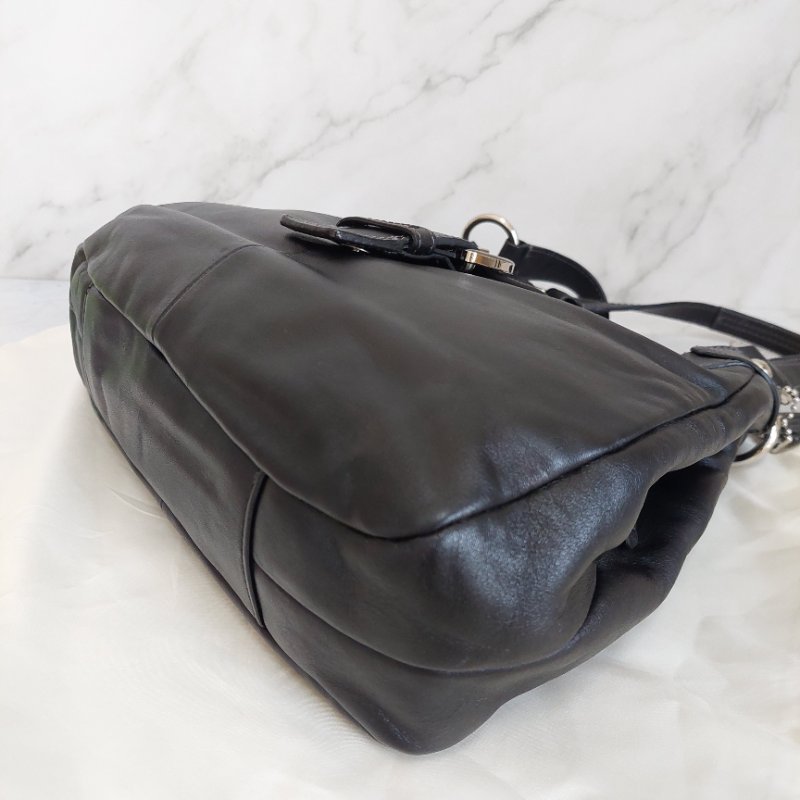 Coach 黑色牛皮肩背側背包-28