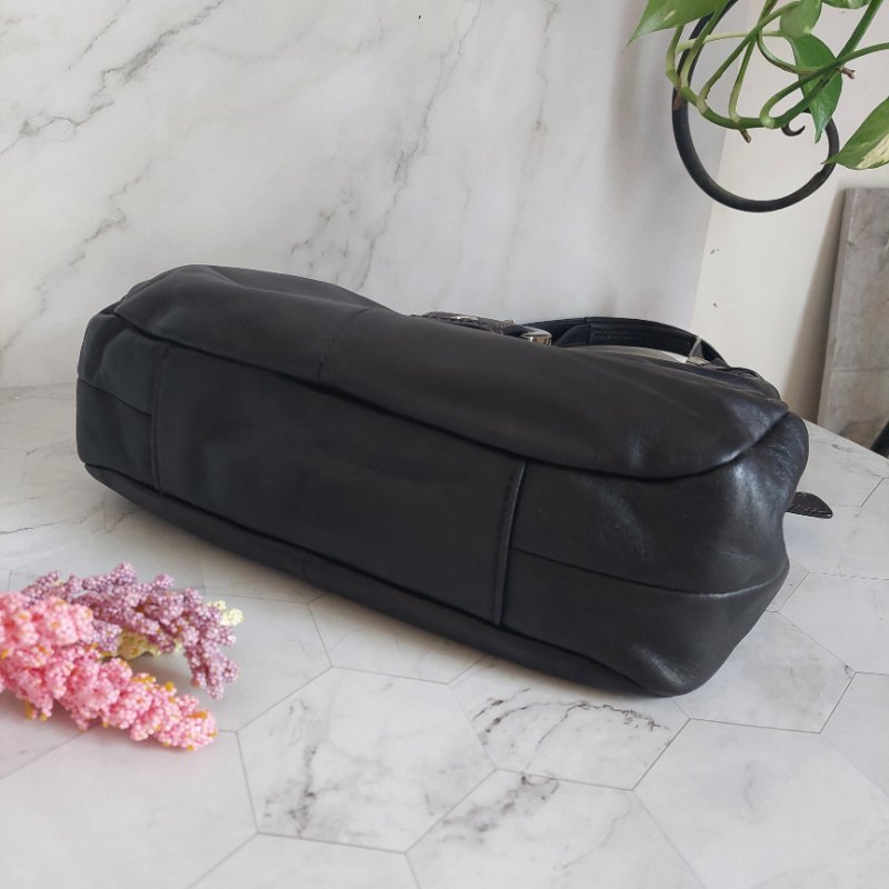 Coach 黑色牛皮肩背側背包-32