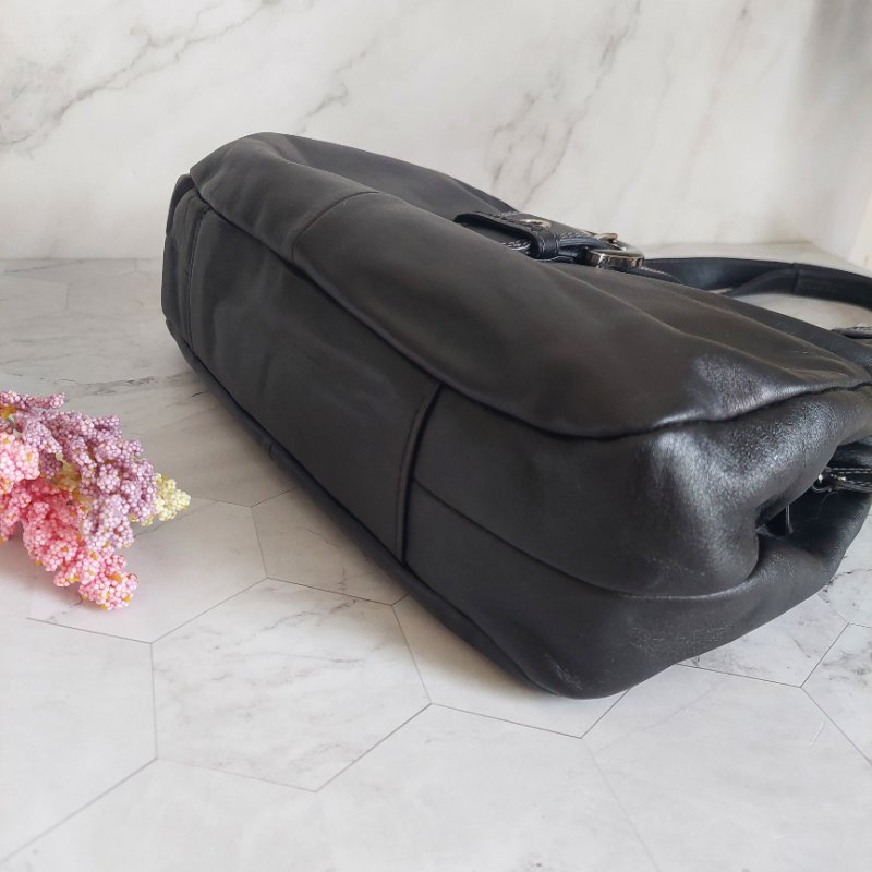 Coach 黑色牛皮肩背側背包-33