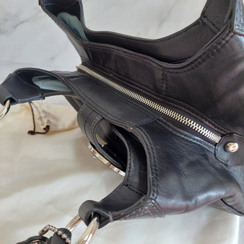 Coach 黑色牛皮肩背側背包-37