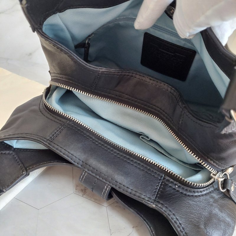 Coach 黑色牛皮肩背側背包-40