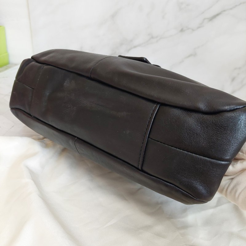 Coach 黑色牛皮肩背側背包-69