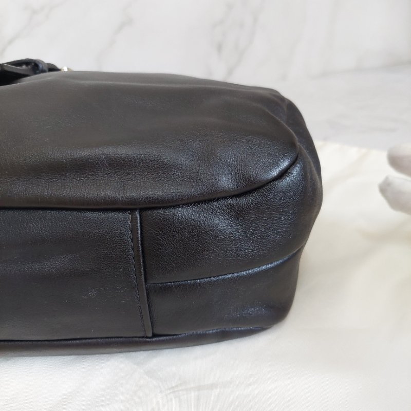 Coach 黑色牛皮肩背側背包-70