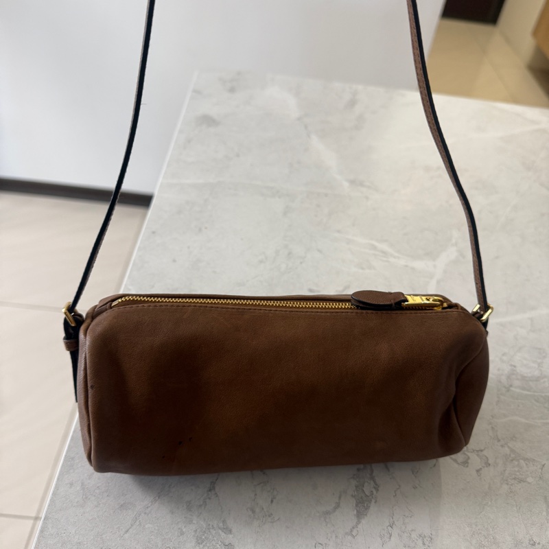 Miumiu圓筒化妝包（全新）-1