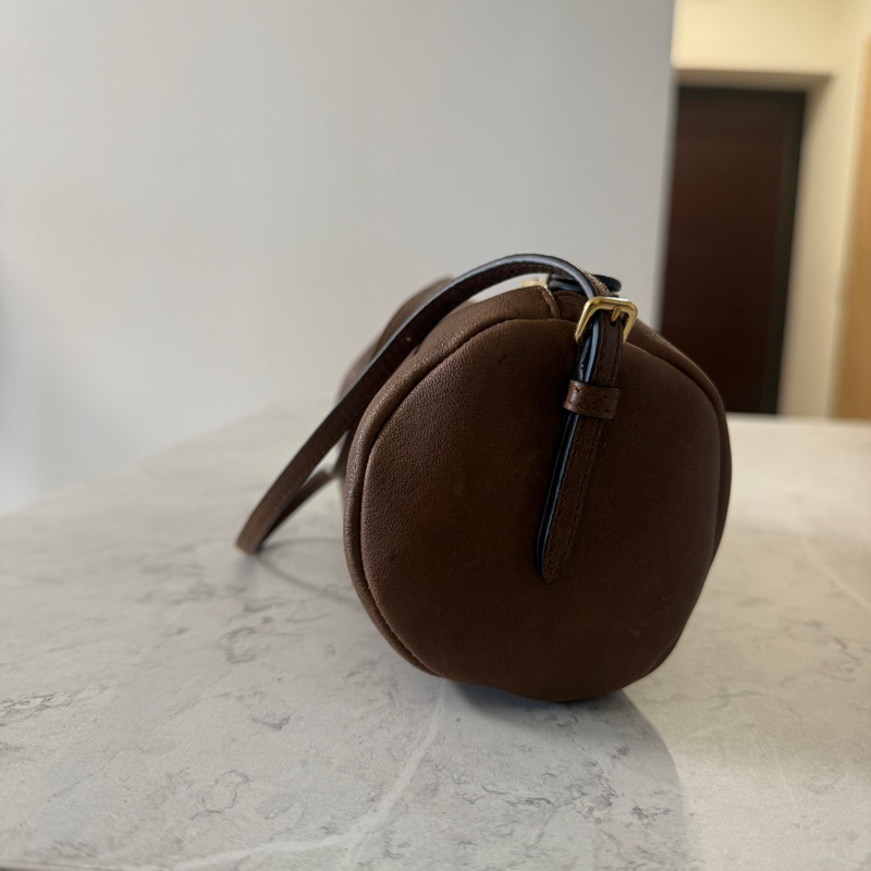 Miumiu圓筒化妝包（全新）-12