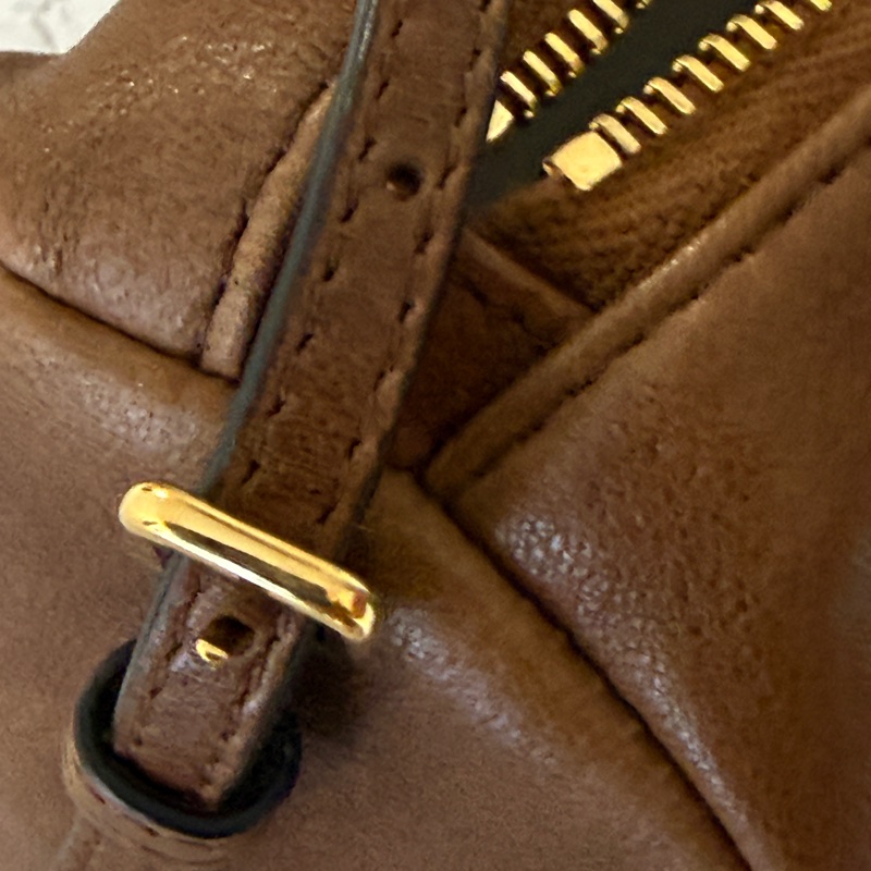 Miumiu圓筒化妝包（全新）-15