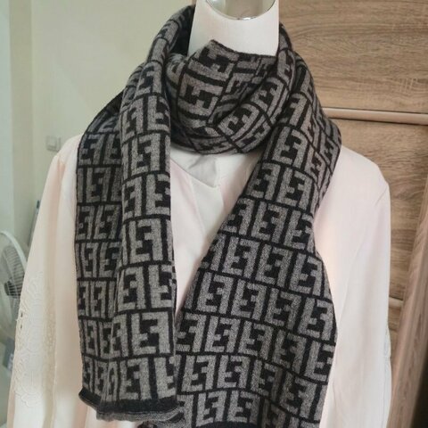 Fendi  芬迪 經典 滿版 好搭羊毛圍巾