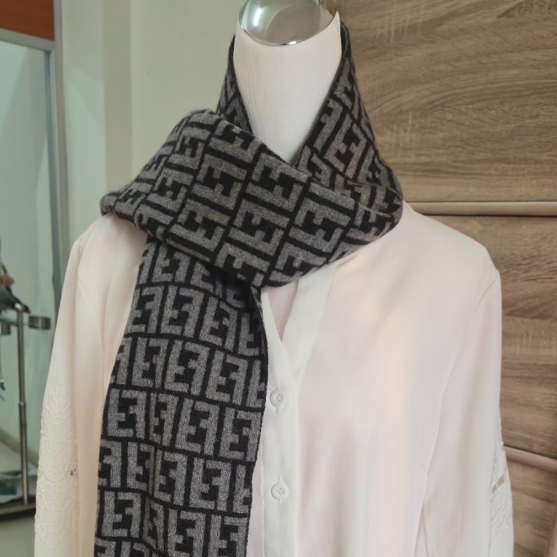 Fendi  芬迪 經典 滿版 好搭羊毛圍巾-1