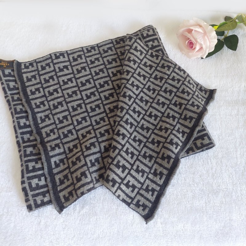 Fendi  芬迪 經典 滿版 好搭羊毛圍巾-9