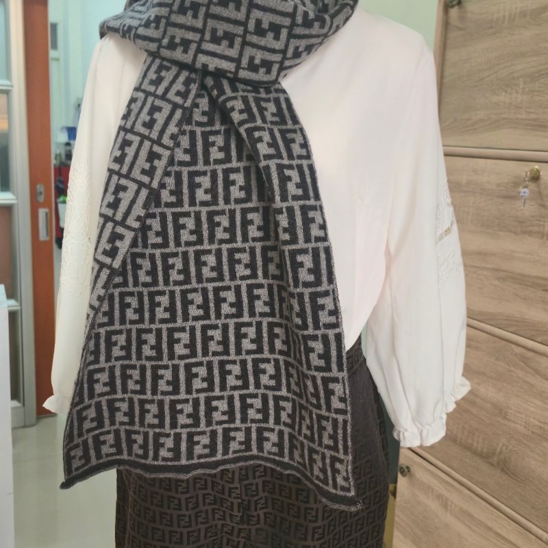 Fendi  芬迪 經典 滿版 好搭羊毛圍巾-15